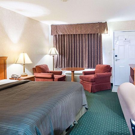 Quality Inn Petersburg Near Fort Gregg-Adams Dış mekan fotoğraf