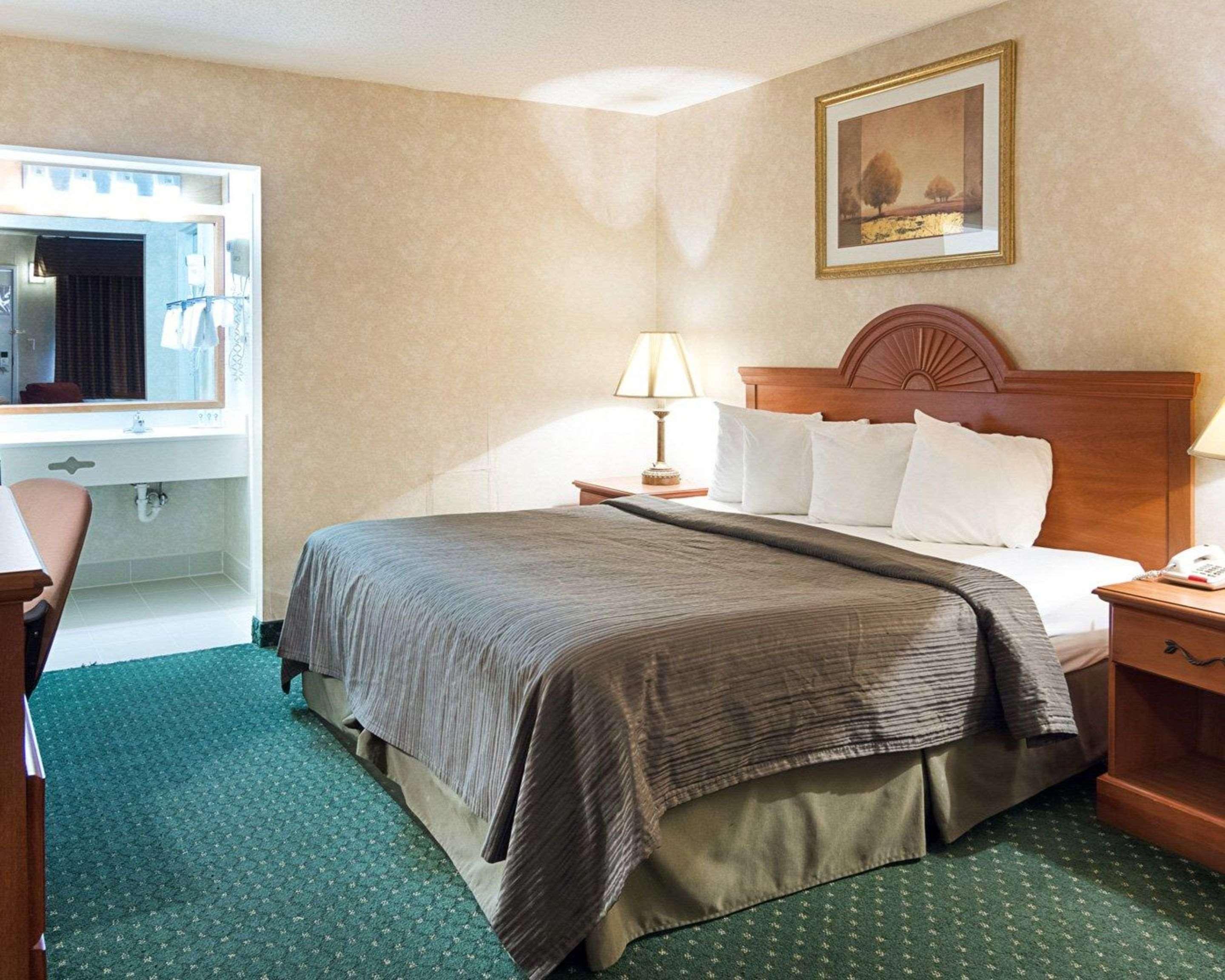 Quality Inn Petersburg Near Fort Gregg-Adams Dış mekan fotoğraf