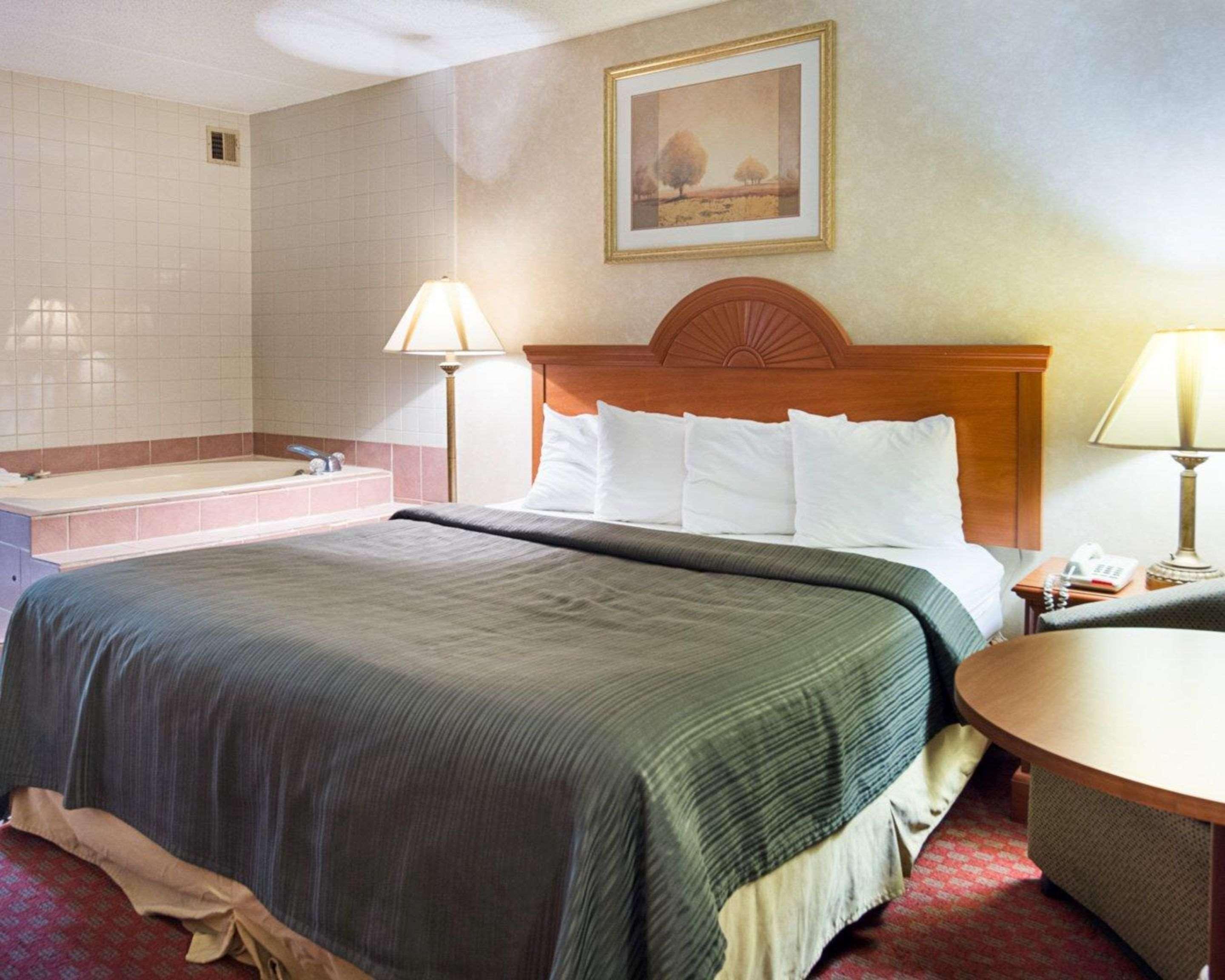 Quality Inn Petersburg Near Fort Gregg-Adams Dış mekan fotoğraf