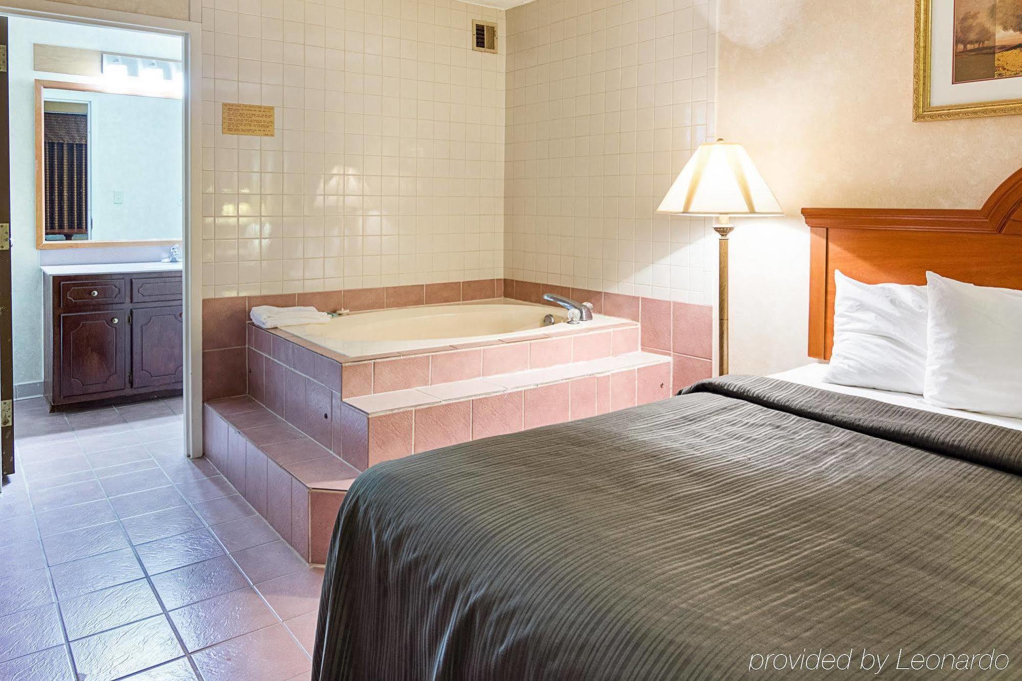 Quality Inn Petersburg Near Fort Gregg-Adams Dış mekan fotoğraf